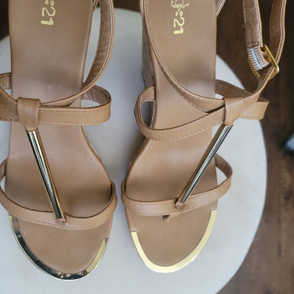 Women's Platform Wedges Strap Sandals In Tan / Nude Color Size 7 1/2 - Picture 6 of 15